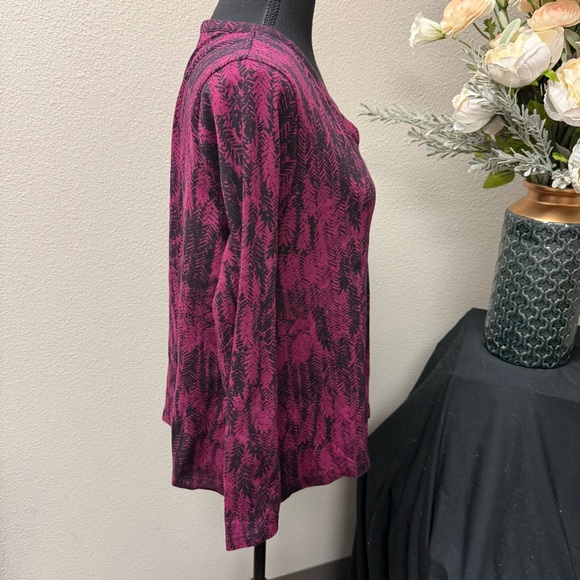 Croft & Barrow Magenta Abstract Print V-Neck Long Sleeve Tee XL - Picture 4 of 8
